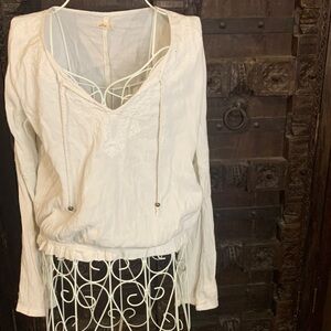 Hollister. Off white  Long flared split Sleeve Blouse with embroidery size M